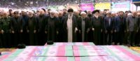 اقامه نماز رهبر انقلاب بر پیکر رئیس‌ جمهور شهید و همراهان