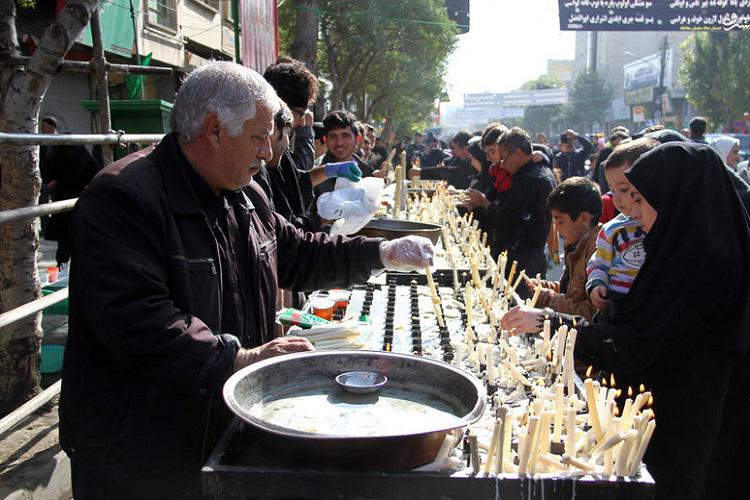 آیین شمع گردانی در اردبیل سنتی دیرینه در تاسوعای حسینی