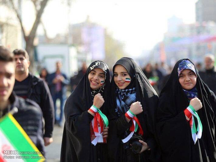 روایتِ عزت و آبادانی؛ وقتی تجربه‌ها از تفاوتِ دو دوران می‌گویند