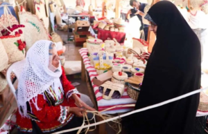 بهره مندی زنان سرپرست خانوار از غرفه‌های رایگان منطقه آزاد راهکاری برای به بازار رسیدن محصولات
