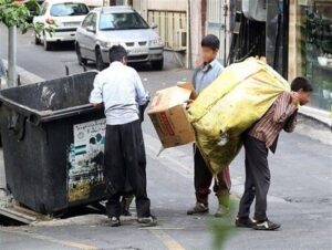 سود کلان دلالان از پدیده نوظهور زباله‌گردی در پایتخت/ پشت پرده سوء استفاده از معتادان متجاهر، اتباع خارجی و کودکان کار تهران